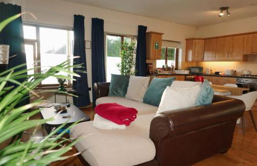 Laxey place maisonette East Belfast -private parking, transport links - Foto 3