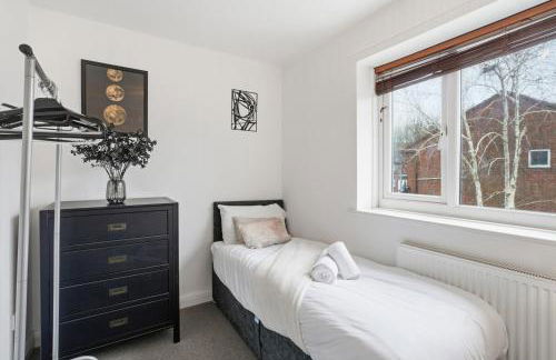 Modern Refurbished 2 Bed House Ideal for Business & Families - Foto 19