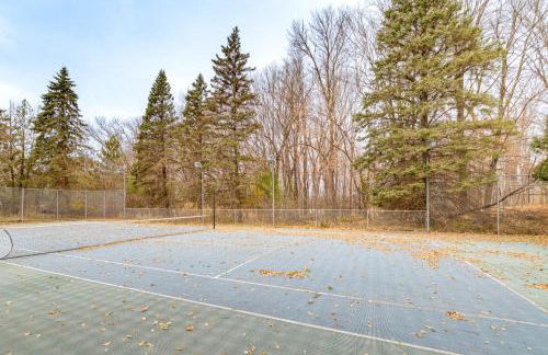 Luxe Long Lake Estate! Courts, Pool and Game Room - Foto 43