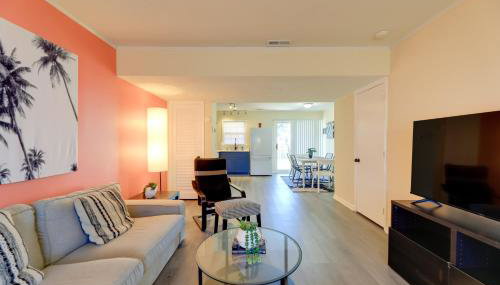 Walk to Atlantic Beach: Townhome w/ Patio! - Photo 5