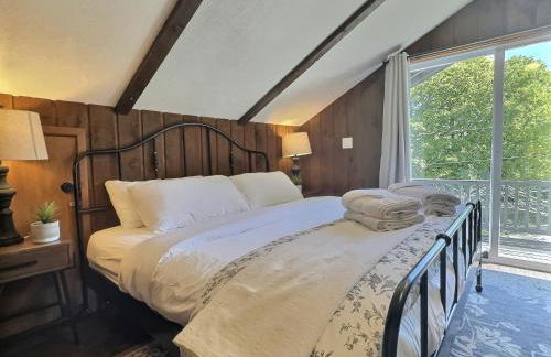 Alpine Chalet Grill, Fire pit, Pool, Gym, CornHole - Photo 3