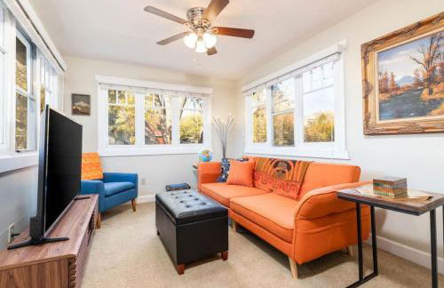 Historic Avenues Downtown w Dedicated Workspace - Foto 3