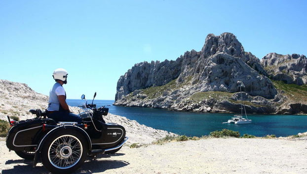 Discover the coastline of Marseille by sidecar