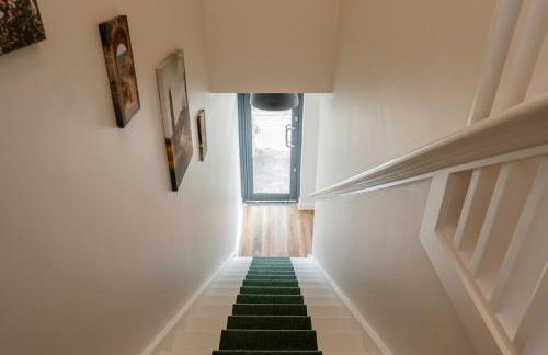 Stunning upper villa stay in the City! - Foto 14