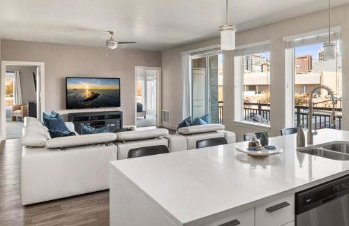 Gorgeous 2BD 2BA Pool,Gym,Htub near Convention Ctr - Foto 16