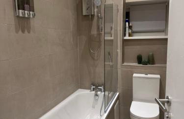 Cosy 2 bed flat, Wi-Fi Netflix, Free Parking - Foto 12