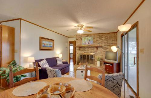 Lakefront House with Boat Ramp, Dock and Sunset Views! - Foto 7