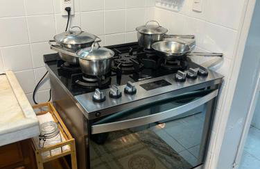 Conforto, charme e praticidade em frente à praça - Foto 9