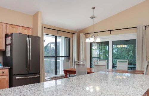 Woofs and Waves by Pristine Properties Vacation Rentals - Foto 77