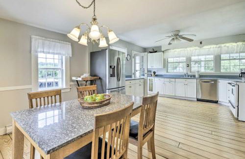 Charming Farmhouse with Pool and Fishing Pond! - Foto 8