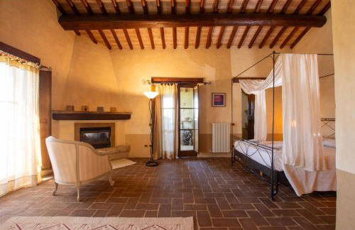 Tenuta di campagna con piscina immersa nel verde - Foto 13