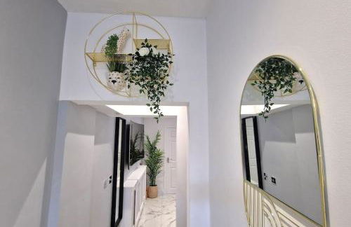 Stunning, clean, free parking home, ideal long stays - Foto 31