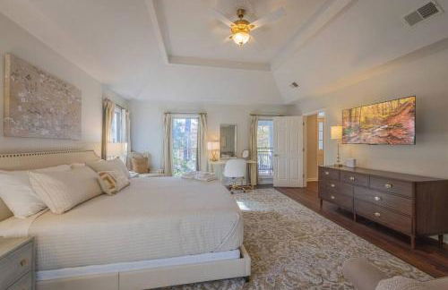 Large Luxury House, King Beds and More, Hot Tub, Theater, Fireplace, Game Room, Ping-pong, Pool Table, Air Hockey, Arcade, River, Big Kitchen, Nice Porch, Quiet, Good for Families and Large Groups, Near UGA Golf Course, Close to UGA & Stanford Stadium - Photo 41