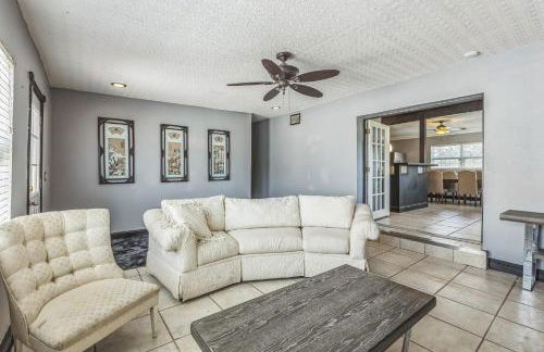 Amazing 'Hot Tub' Home Minutes To Hospitals & Beaches - Photo 17