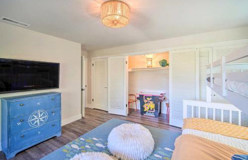 Chic Lake House with Furnished Deck and Hot Tub! - Foto 19