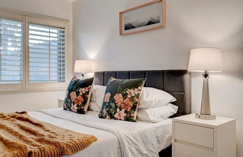 Gorgeous 6BR with Pool and Spa - Photo 37