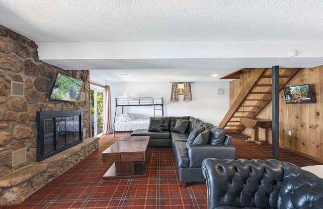 Boondock Bliss - Lakefront, Private Dock Sleeps 15! - Photo 14