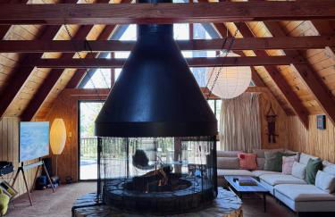 A-Frame with Carousel Fireplace - Foto 1