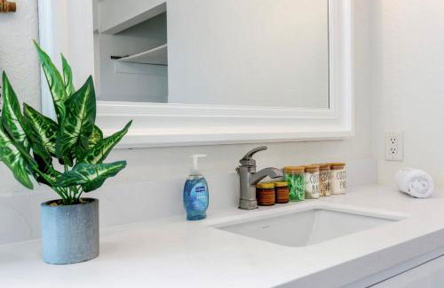 Modern Mountain View Getaway w Huge Outdoor Space - Foto 36