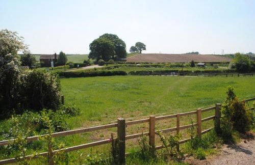 FAIRVIEW FARM Holiday Accommodation 14 Luxury Lodges, Cabins, Dog Friendly, Suitable for Couples, Families and Groups, Wedding Guests , Corporate events, Sleeps 2-65 guests in Ravenshead, Nottingham near Sherwood Forest, set in 88 acres - Photo 47