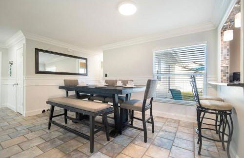 Family Home with Pool, Game Room, and Grill Near Disney - Foto 36