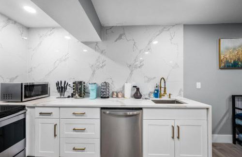 Chic & Cozy Montrose Apt with Pool & Parking - Foto 17