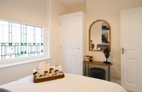 The House Of Selfies - Photo 36