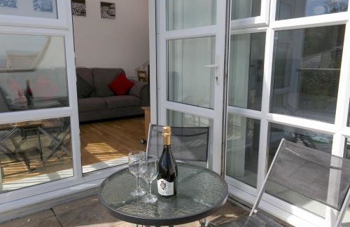 2 Bed Sea View Apartment with Balcony Parking - Pass the Keys - Foto 25