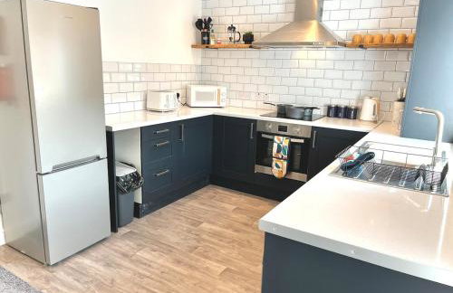 Ideal 4 Bed Home sleeps 7 Nr Middlebrook Stadium - Foto 1