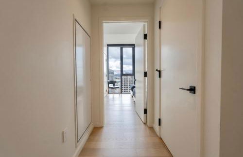 Sky High at Beaudry 2 Bed Apt WITH FREE PARKING - Foto 49
