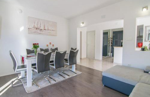 Villa Milena with heated pool and jacuzzi - Photo 64