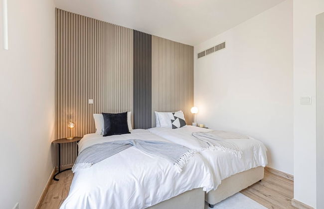 New Fully Upgraded - Central Located - Fits 6 - Photo 4