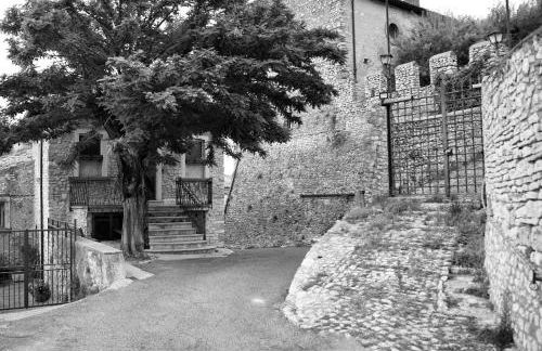 "Le pietre silenti" antica dimora del 1300' - Foto 1