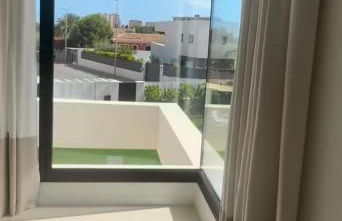 Ultra-Modern 5-Bed Luxury Chalet with Private Pool & Home Cinema 13 Min To Beach - Foto 29