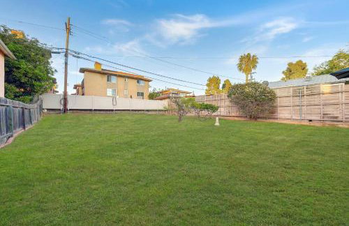 10 Min to the Beach Colorful Home Huge Yard - Foto 40