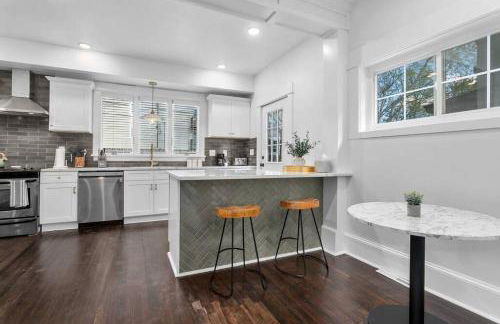 Walnut Remodeled Modern 5BR Home Walkable King Bed - Foto 14