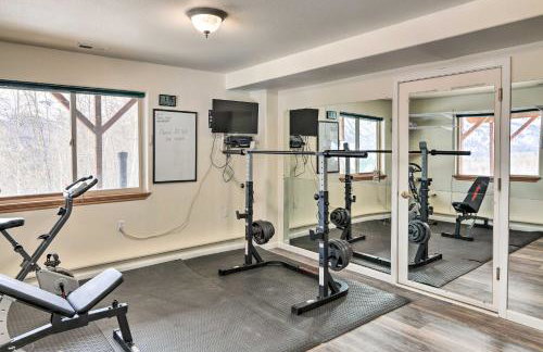 Alaskan Mountain Gem with Private Hot Tub and Gym! - Foto 23