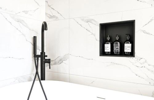 Steps from Hampton Court – Stylish London Retreat - Foto 24