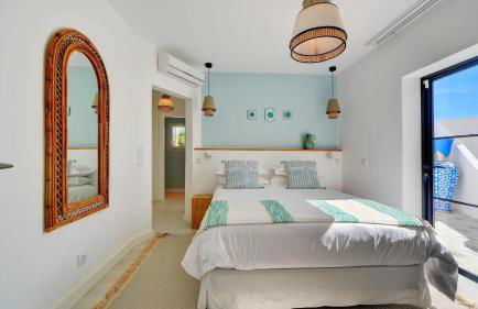 Charming Villa with Pool & Scenic Garden - Foto 28