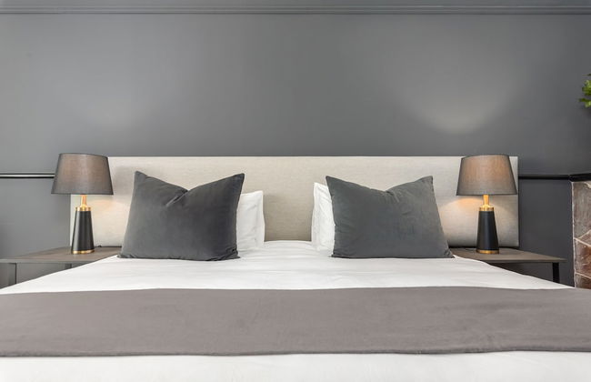 One Calais Luxury Apartments - Photo 18