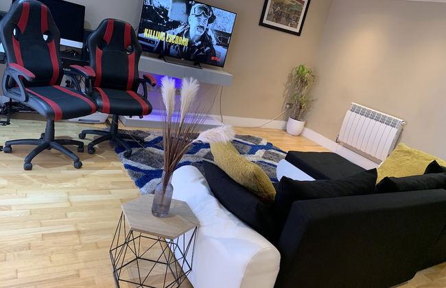 Charming 2-bed Apartment in Kingston Upon Thames - Foto 32