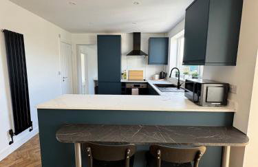 Modern & Spacious Home in Exeter - Smart TV & Xbox - Foto 14