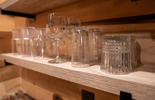 Romantic Cottage w Hot Tub & Views - Photo 27