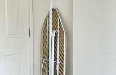 Cozy Family House 10 min from Manchester Airport - Photo 43