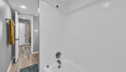Easygoing 1BR Retreat near Dining and Fun Spots - Foto 5