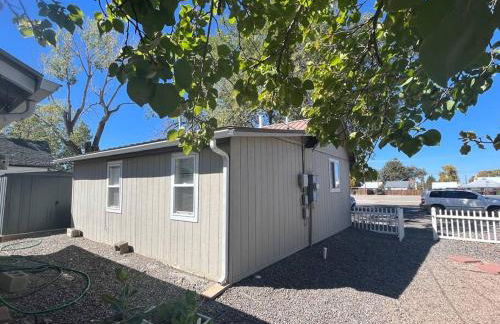 Cheerful pet-friendly bungalow right in town - Foto 13