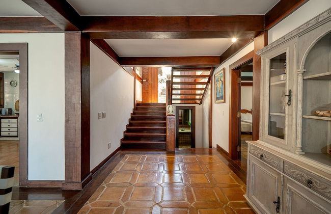 Casa com Cinco Quartos Pé na Areia - Foto 38