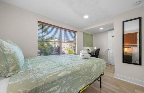 Cozy 2BR Retreat w/ Outdoor Deck - Photo 14