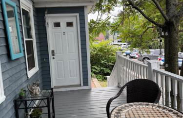 Beautiful 2-Bedroom, 2-Bath Townhouse - Photo 1