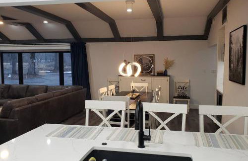 RiverEdge Haven Hot Tub, 5 Beds, Kayaks Near ND - Foto 23